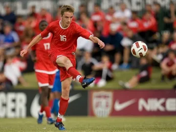 Футболист на „Ливърпул" ще играе за България