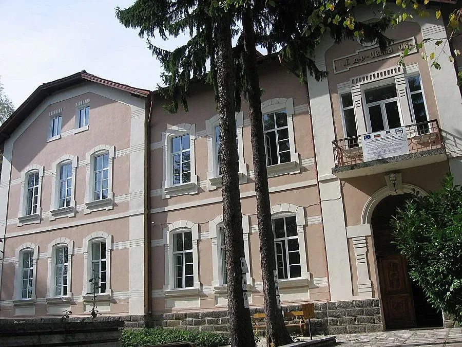 Гимназията на Радичков празнува 100 години