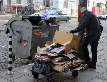 Намериха труп на бебе в контейнер