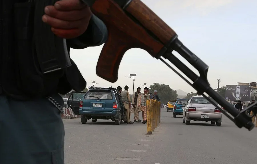 Кола-бомба избухна сред чужди военни в Кабул