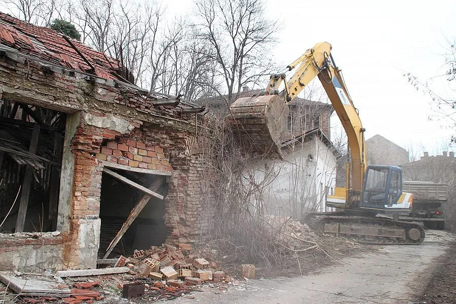 Поредно срутване на сграда уби 6 души