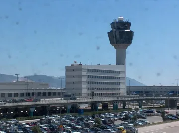 Авиодиспечерите на стачка в Гърция