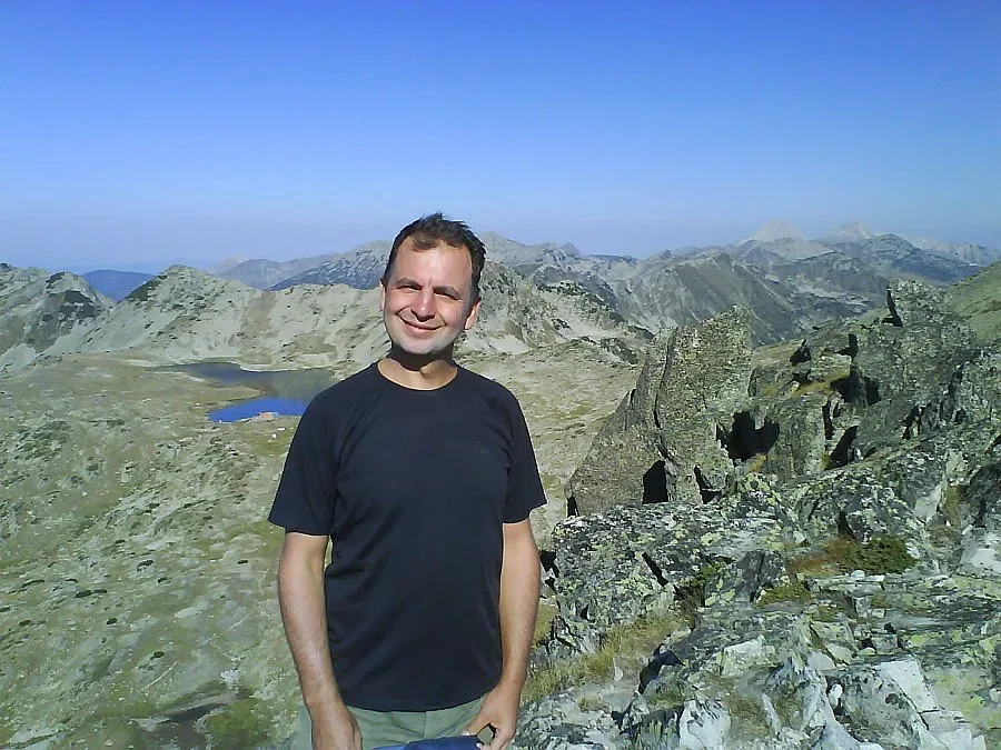 Оперен ас минава пеш през 20 планини