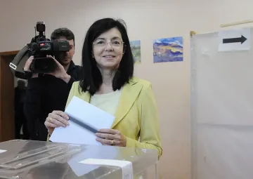 Кунева: Хората не виждат перспектива през политиката