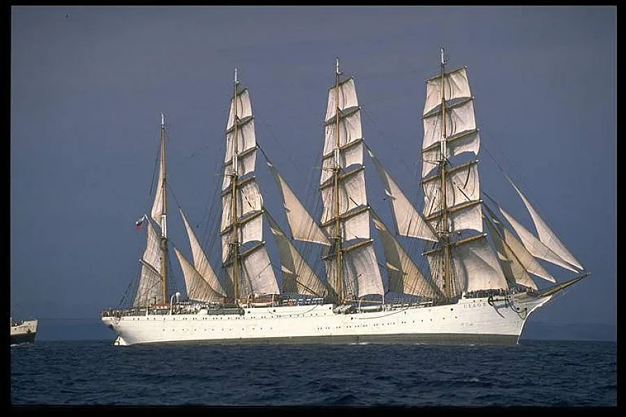 Ветроходи гиганти на парад във Варна