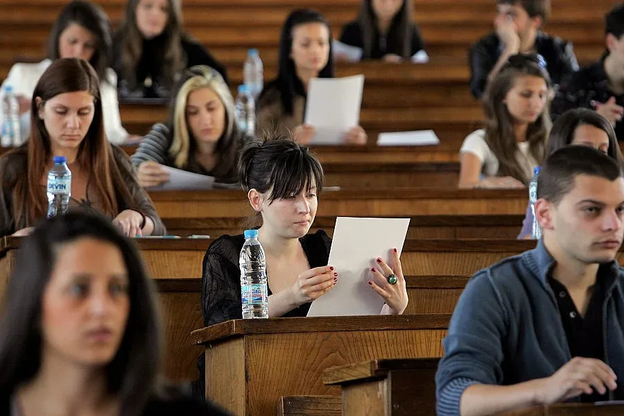 Агент 007 на матурите