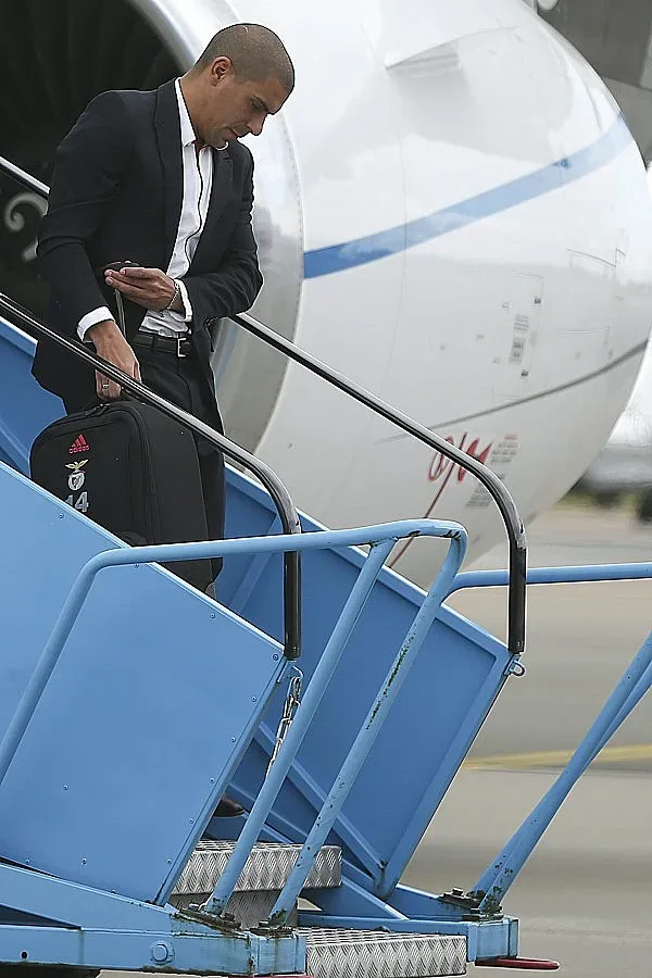 "Бенфика" дели 3 милиона евро