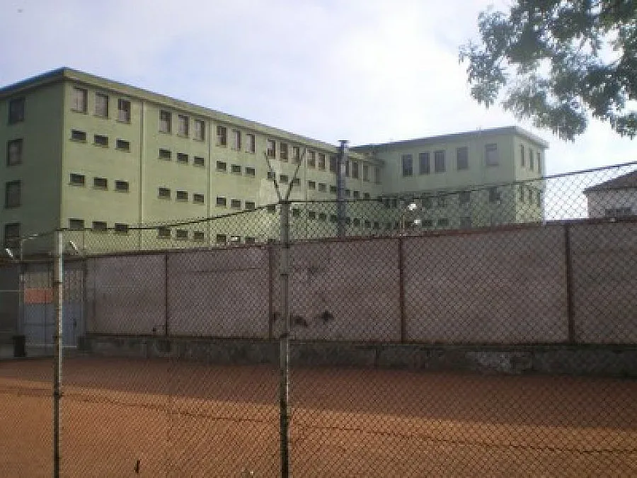 Убиец избяга от затвора