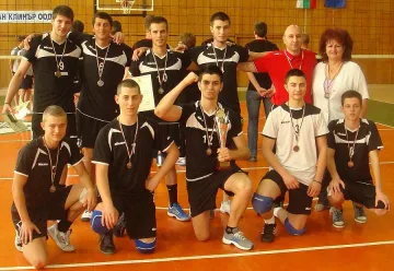 Учениците от ПГТХТ „Никола Стойчев” са №1 във волейбола за сезон 2012/13