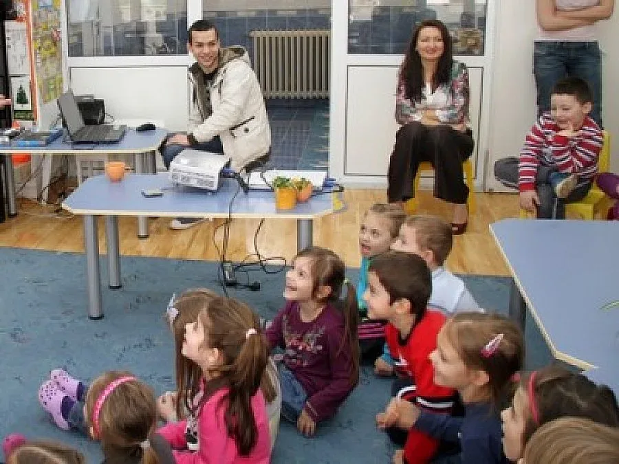 Кмет забрани забавачки да събират пари