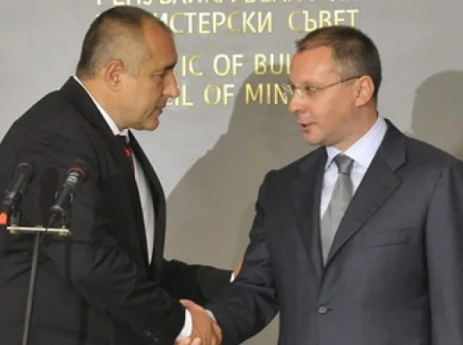 Червен пробив в 12 области