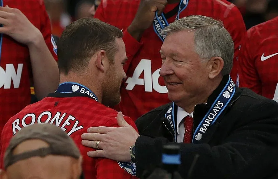 Феновете освиркват Рууни, "Челси" и ПСЖ го чакат