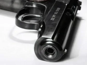 Длъжник извади пистолет срещу кредитор