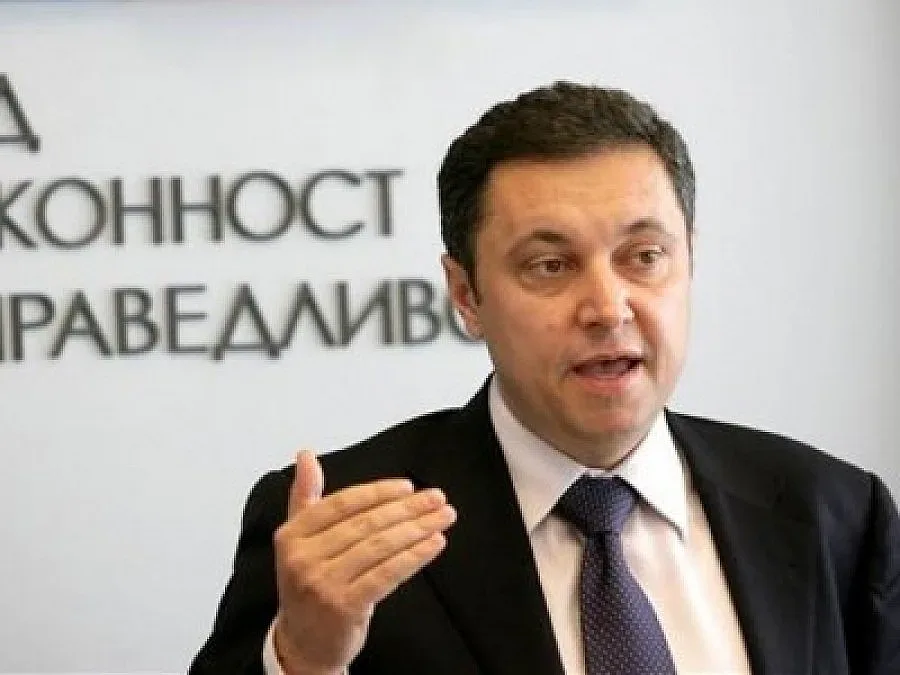 Яне: Връх на политическия разврат