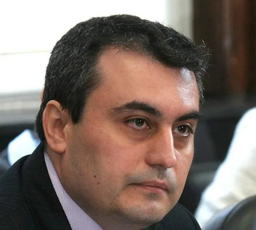 Дисциплинарно уволнение грози Кокинов