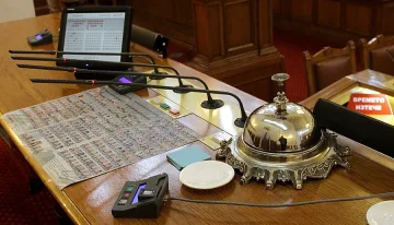 42-рият парламент - силна опозиция, слаба власт