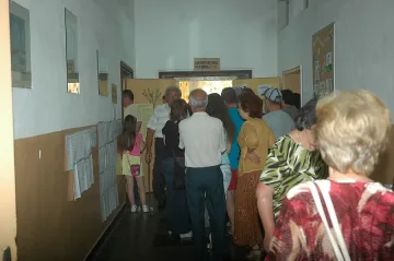 Шампанско и сълзи без време и в Града на липите