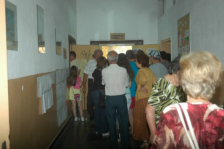 Шампанско и сълзи без време и в Града на липите