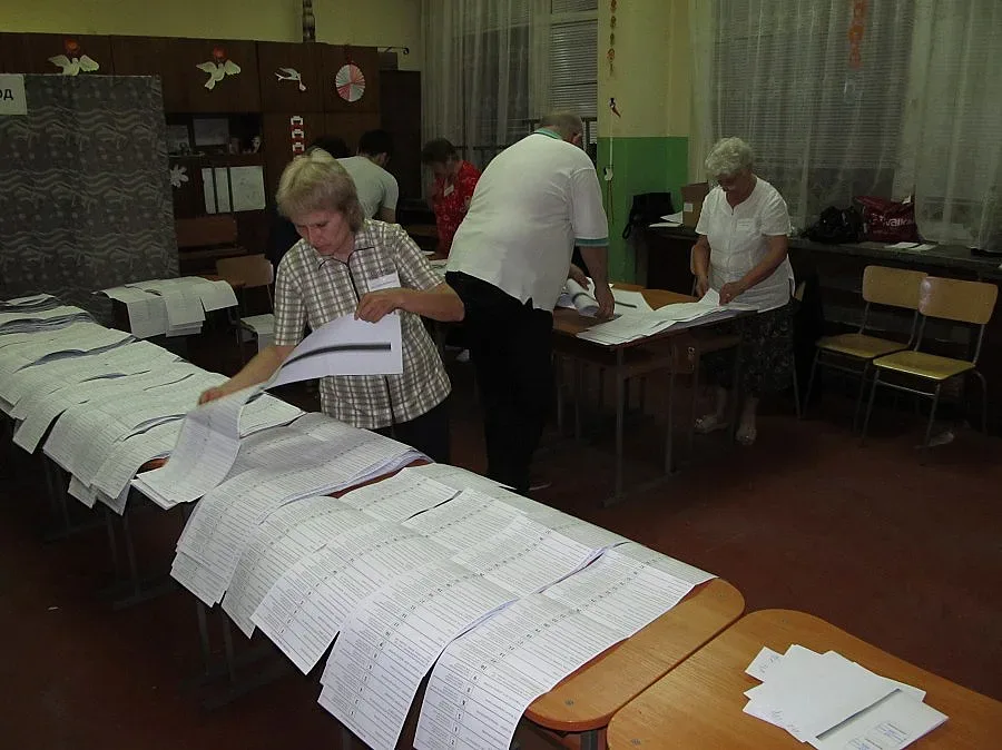 СКАТ пред вратата на лидерите в Бургас