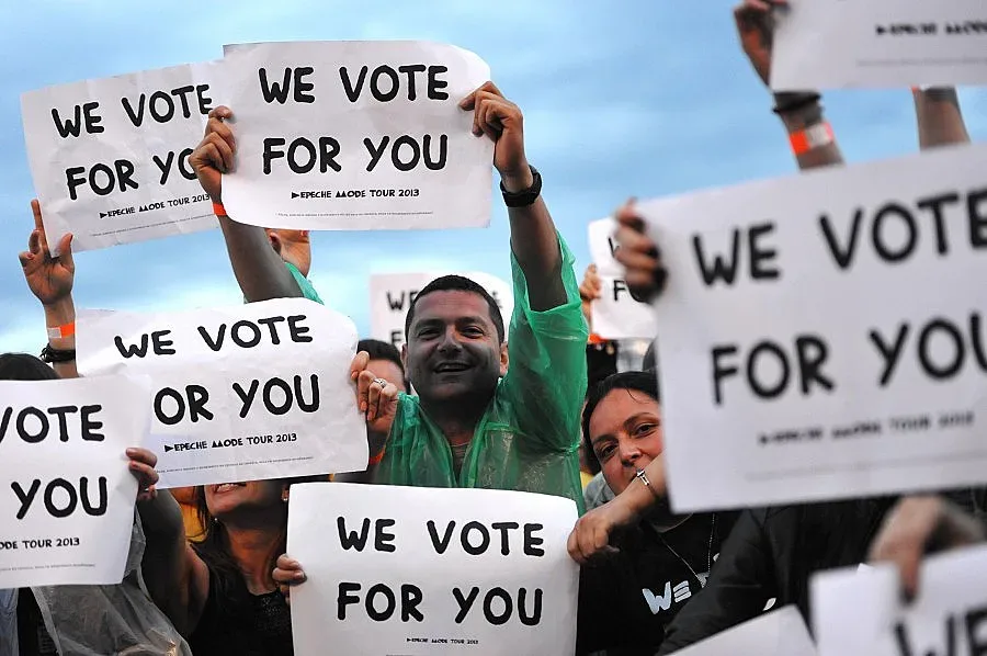 "Депеш" биха политиците