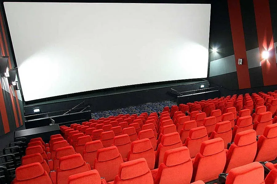 17.30: Между 91 и 93 места за филма "Магистралата"