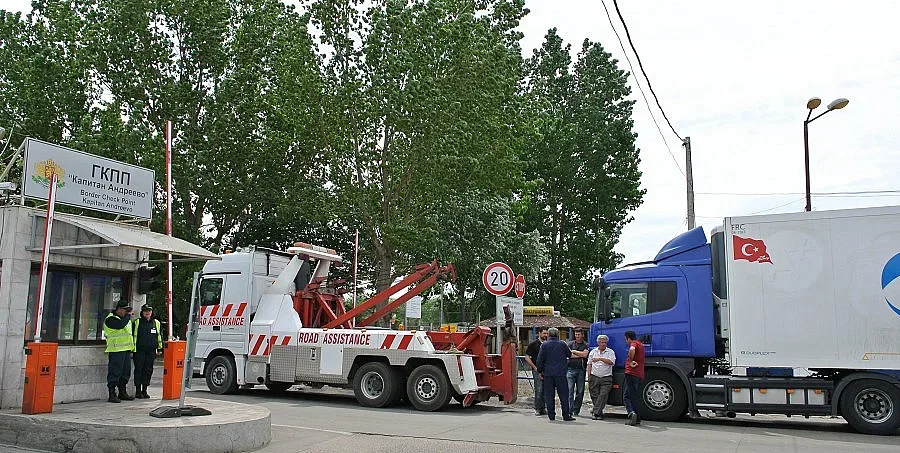Срив в системата на турските митници блокира границата