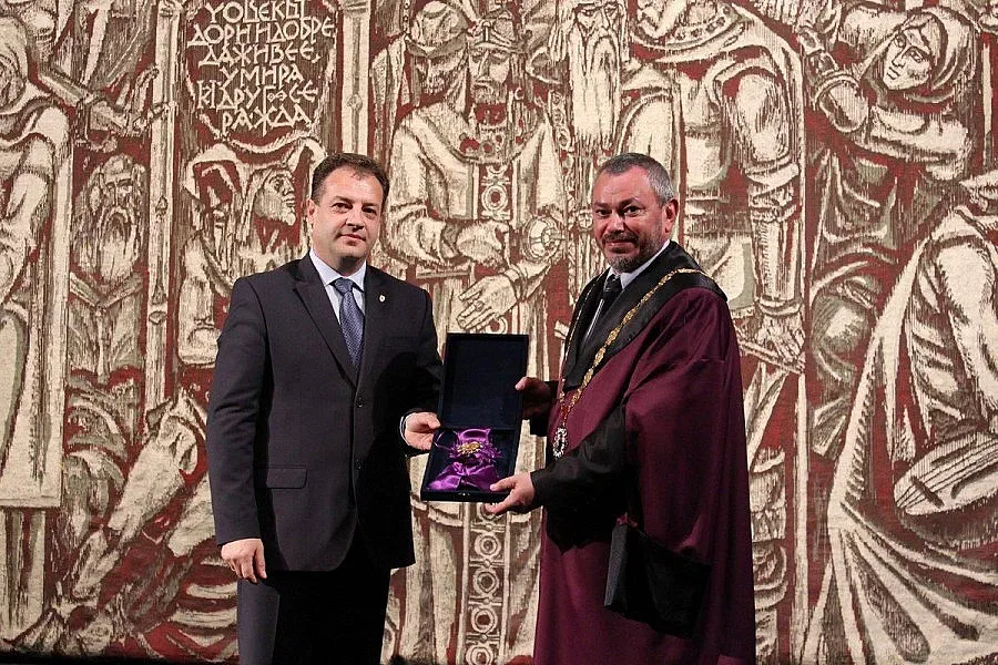 Панов награди ректор с медал