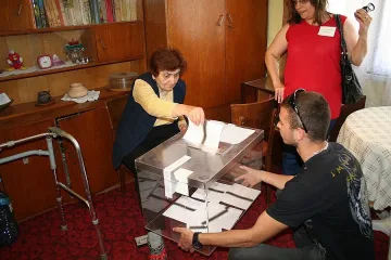  Хора с увреждания от Търговище гласуват в подвижна урна