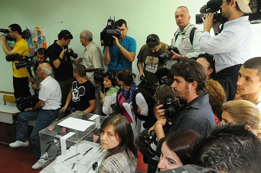 ЦИК официално пусна медиите в секциите