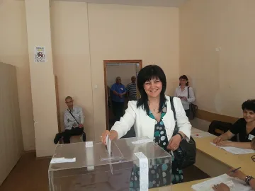 Караянчева: Гласувам за приемственост и реформи