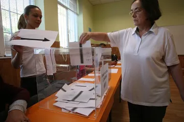 Инвалиди гласуват чрез подвижна секция