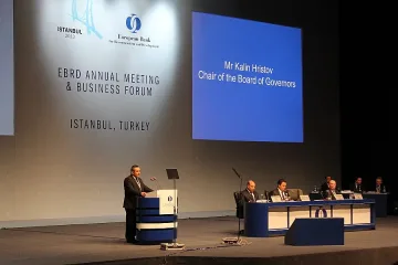 Икономиката ще расте с над 2,1% на година