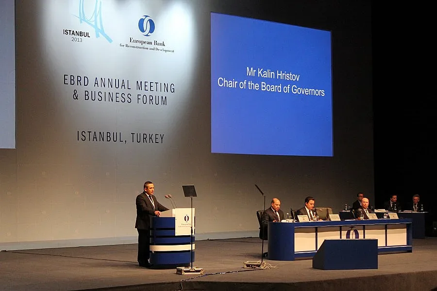 Икономиката ще расте с над 2,1% на година