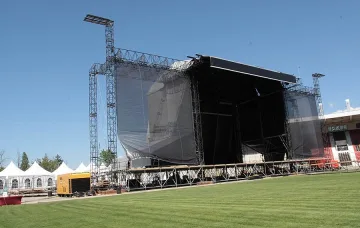 4 масажистки за Depeche Mode