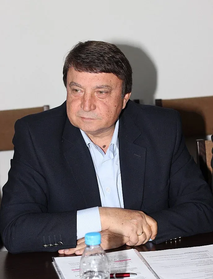 Червeняков дари пари за натровените с кюфтета в Монтана