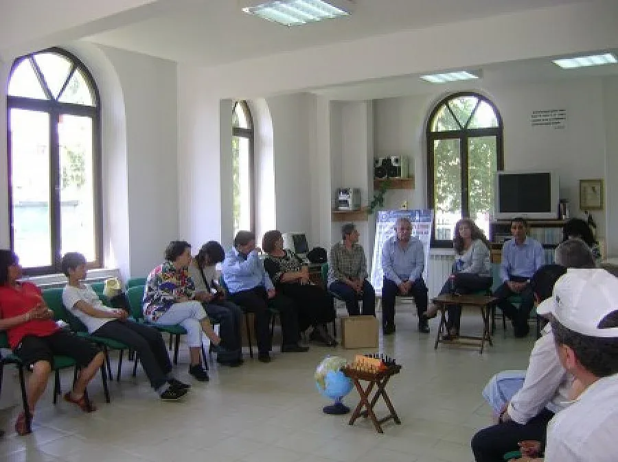 "Човеколюбие" показва на политиците как да играят честно 