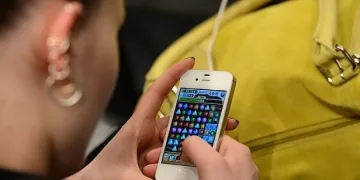 Мобилните абонати стават повече от населението