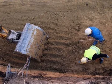 Янко не паднал в асфалт, а на земята