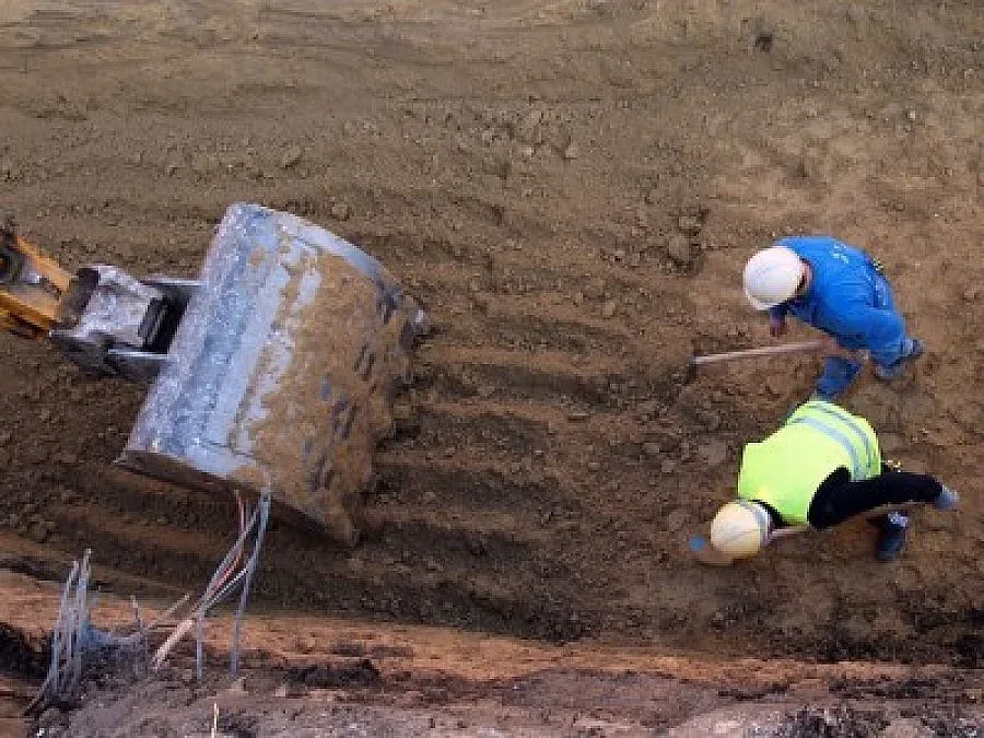 Янко не паднал в асфалт, а на земята