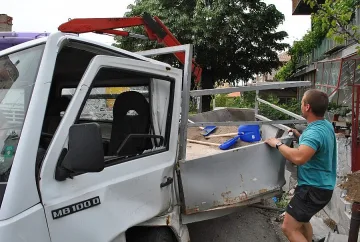 Камион налетя в къща