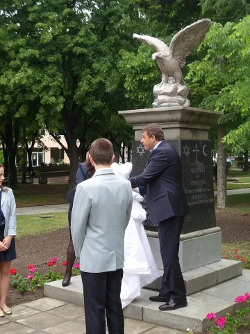 Кметът Камбитов откри Мемориал на свободата в Деня на Европа