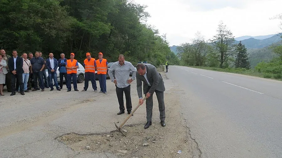 Кметът на Банско даде старт на ремонта на пътища