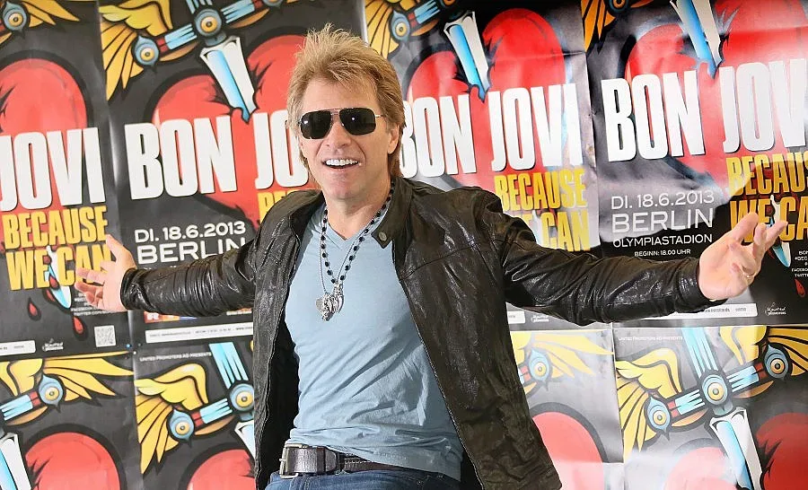 Милена прати Сашо на "Бон Джови"