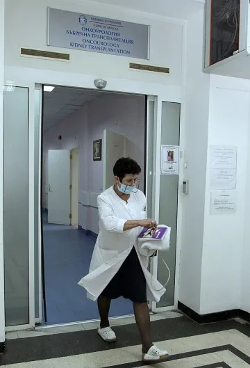 Проф. Чавдар Славов изгради 6 см уретра с лигавица от устната кухина 