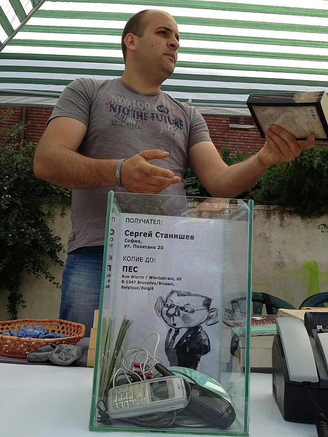 Флашки за Станишев събраха младежи от ГЕРБ