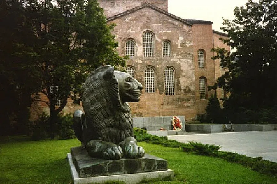 Главнокомандващият на Катар пристигна в България