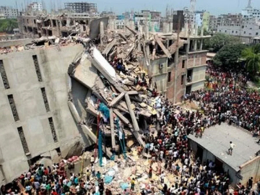 Жертвите на срутената сграда в Дака станаха 750