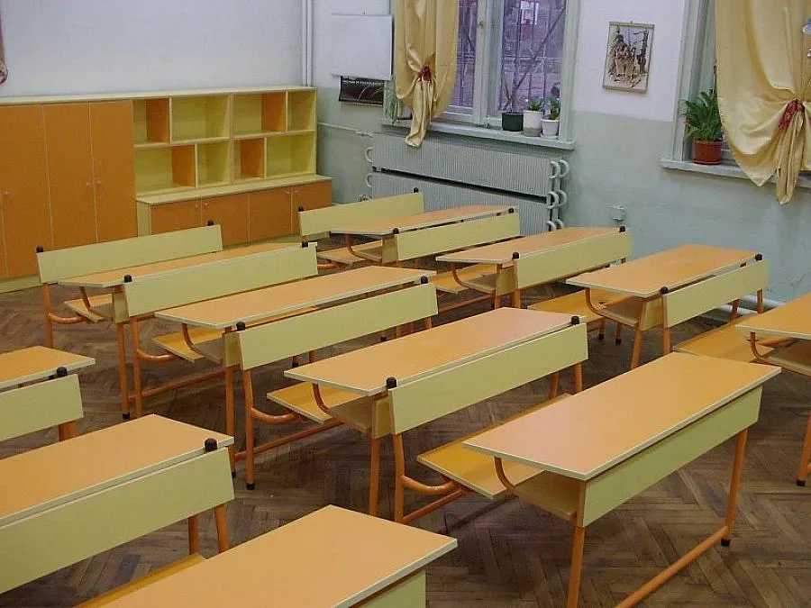 Ученик почина, след като му прилошало в час