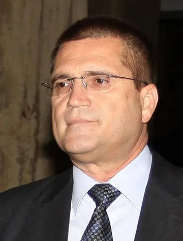 Приватизираха държавата