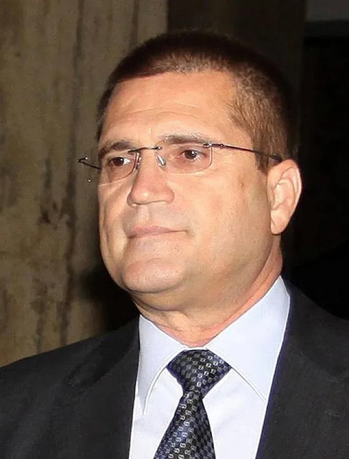 Приватизираха държавата